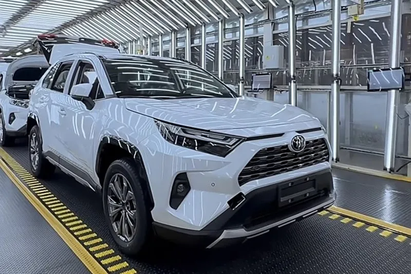 Toyota RAV4 ใหม่เริ่มจำหน่ายที่ราคาเริ่มต้นที่ 23,915 ดอลลาร์