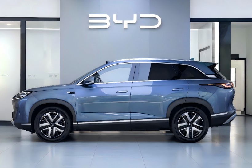 BYD SEAL 07 DM-I เวอร์ชันการขับขี่อัจฉริยะโดยมีราคาเริ่มต้นประมาณ 250,000 หยวนและคาดว่าจะเข้าสู่ตลาดในไม่ช้าได้มาถึงตัวแทนจำหน่ายแล้ว