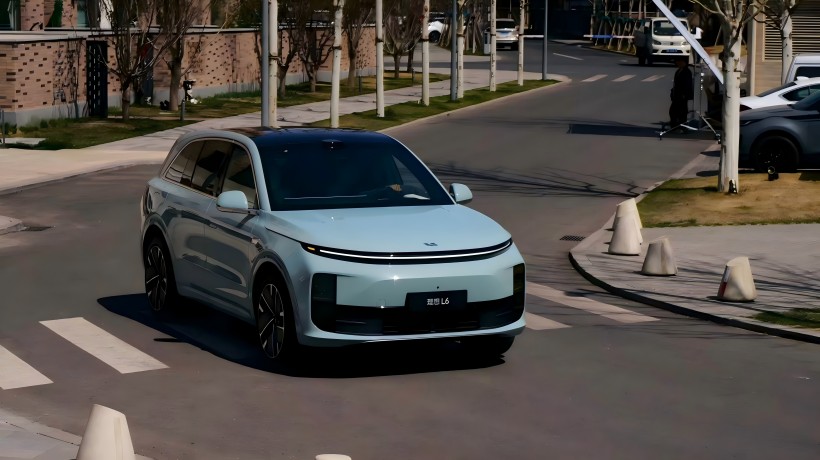 ภาพอย่างเป็นทางการของ L6 ในอุดมคติใหม่จะเปิดตัวในงาน Shanghai Auto Show มันจะนำ Lidar ใหม่เอี่ยมและมีชิปอัพเกรด